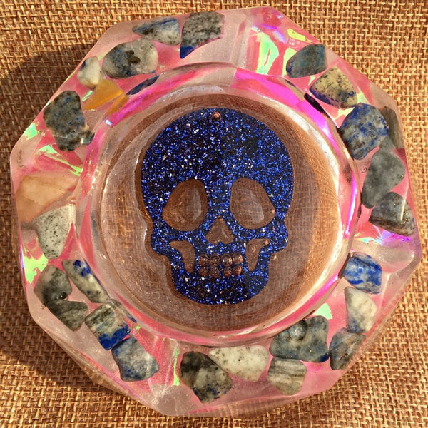 Skull resin ashtray available on Jonnybaba Lifestyle